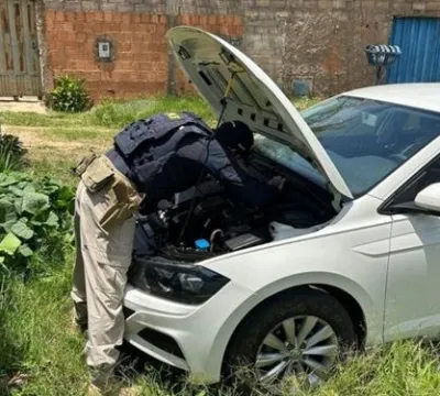 PRF recupera carro roubado no DF em Luziânia, mas motorista foge a pé