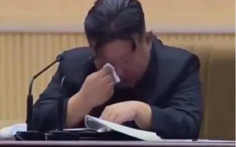 Kim Jong-un chora em apelo para que mulheres tenha