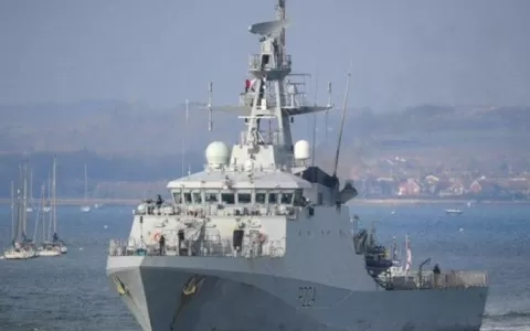 O navio de guerra que Reino Unido está enviando pa