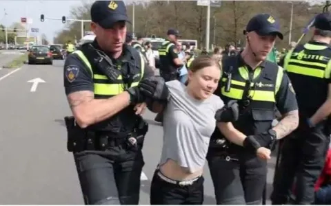 Polícia da Holanda prende Greta Thunberg em manife