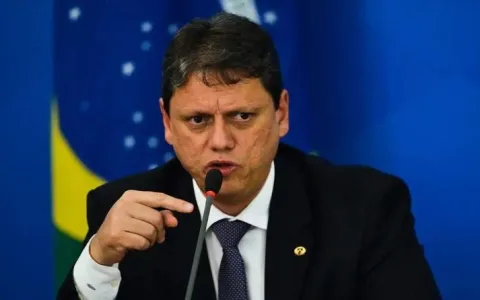 Metade dos manifestantes em ato de Bolsonaro no Ri