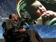 Stephen Hawking ganhou fama ao abordar gravidade e