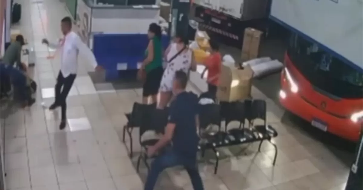 Veja o vídeo: Homem em Colniza utiliza trator e picareta em confronto com a  Polícia Militar – CircuitoMT