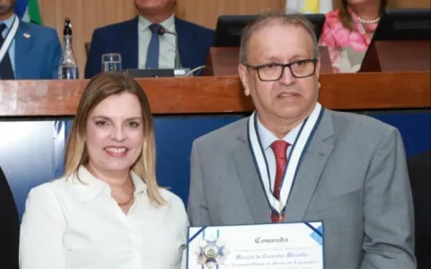 Claudia Lelis faz homenagem ao ex-governador Marcelo Miranda durante sessão de 35 anos da Aleto