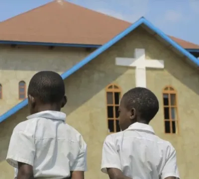 Homens armados matam 50 pessoas em igreja católica na Nigéria