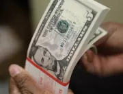 Dólar fecha acima de R$ 5 pela primeira vez em 10 