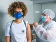 Prefeitura de Maceió começa a vacinar adolescentes