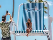 Cadeira de praia gigante conquista público e alcan
