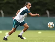 Marta treina com bola e pode estrear na Copa contr