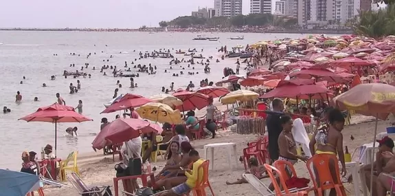 Pernambuco fecha praias e clubes nos finais de sem