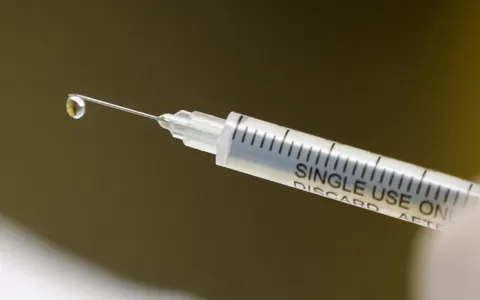 Justiça confirma demissão por recusa à vacina cont