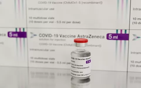 Coquetel da AstraZeneca contra Covid reduz risco d