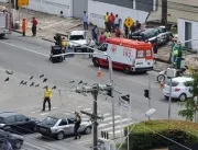 Viatura colide com carro de passeio e derruba muro na Fernandes Lima