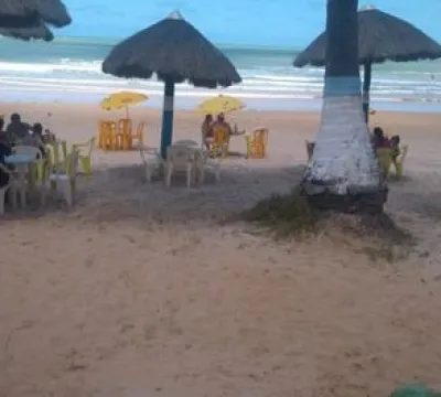 Comerciantes amargam prejuízo com redução de vendas em praias sujas de óleo em AL 