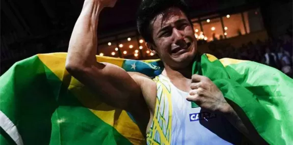 Brasileiro Arthur Nory fatura ouro no Mundial de G