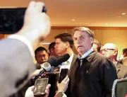 Bolsonaro defende que Eduardo abra mão de embaixad