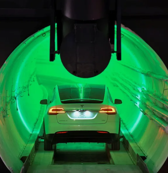 Elon Musk apresenta protótipo de seu túnel de alta velocidade
