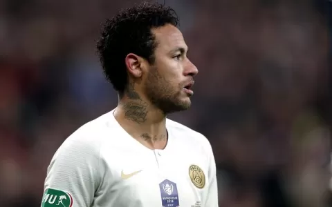 Neymar é suspenso por três partidas por soco em to