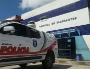Dupla suspeita de roubo e de tráfico de drogas é capturada após assalto em Maceió