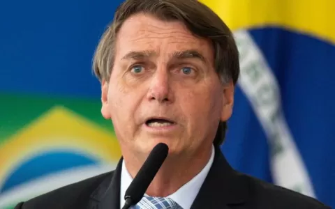 Bolsonaro decide mudar comando da comunicação após