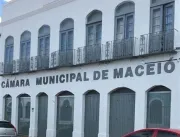 Vereadores desistem de votar projeto que concederia  título de cidadão maceioense a Bolsonaro