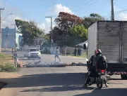 Moradores de Riacho Doce protestam pela morte de menino eletrocutado enquanto brincava
