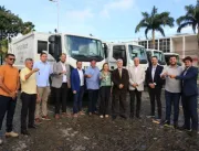 Governador Klever Loureiro entrega caminhões compactadores a prefeituras