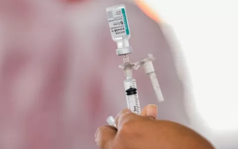 Maceió começa a imunizar pessoas com 50 anos ou ma