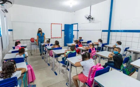 Prefeitura de Maceió valoriza a educação e já investiu em 2022 mais de R$ 171 milhões para custeio de pessoal