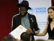 Jovens refugiados participam de capacitação para o