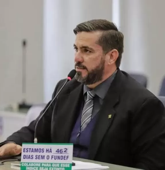 Vereador e líder do PL, Leonardo Dias denuncia des