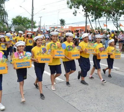 Crianças, adolescentes, idosos e famílias amparadas pela LBV promovem Desfile Cívico na parte alta de Maceió/AL.
