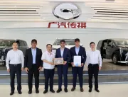 Governador visita fábrica de veículos elétricos e faz convite por missão chinesa em AL