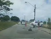 Briga entre vizinhos termina com mulher arremessada de carro no Benedito Bentes