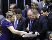 Por unanimidade, Congresso aprova PLN4 e concede R