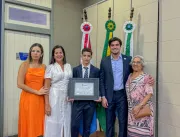 Câmara Municipal homenageia estudante campeão em olimpíadas de conhecimento nacionais