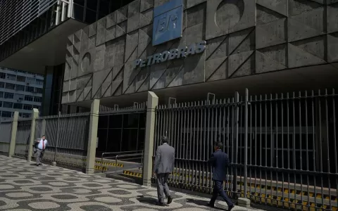 Petrobras vai rever periodicidade de reajustes de 