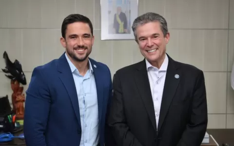 Ministro do Governo Lula elogia trabalho de Cauê C