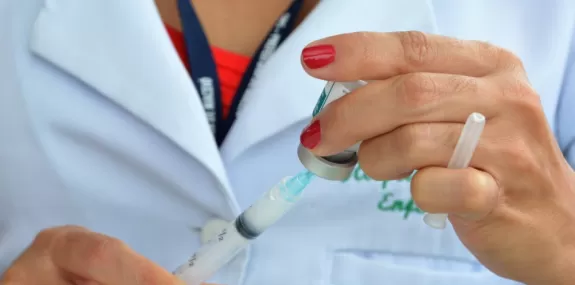 Alagoas recebe as primeiras doses de vacina contra