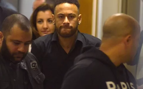 Assessor de Neymar diz que publicou vídeo com imag