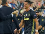 Cristiano Ronaldo é expulso e vê vitória do banco