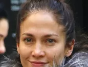 Jennifer Lopez passeia em Nova York sem maquiagem