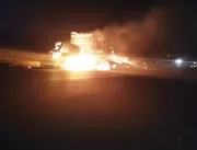 Caminhão capota e pega fogo na BR-365 em Uberlândi