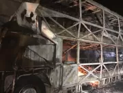 Ônibus rodoviário pega fogo na BR-050 em Uberlândi