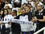 Sozinho, Corinthians leva mais torcedores do que c