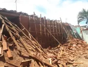 Parte de telhado de casa desaba no bairro Tibery e