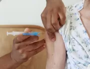 Prefeitura inicia vacinação de idosos acamados em 