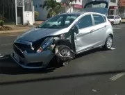 Carro e moto envolvem-se em acidente na Av. Rondon