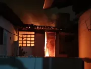 Inquilino coloca fogo em casa no bairro Santa Môni
