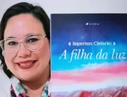 Servidora da UFU lança livro com ciência e romance